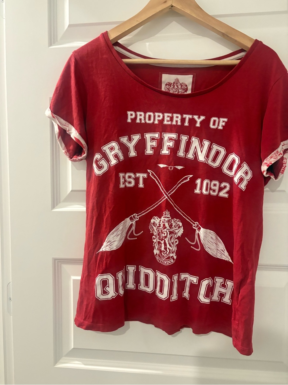 Gryffindor Red Short Sleeve Graphic Tee, size M